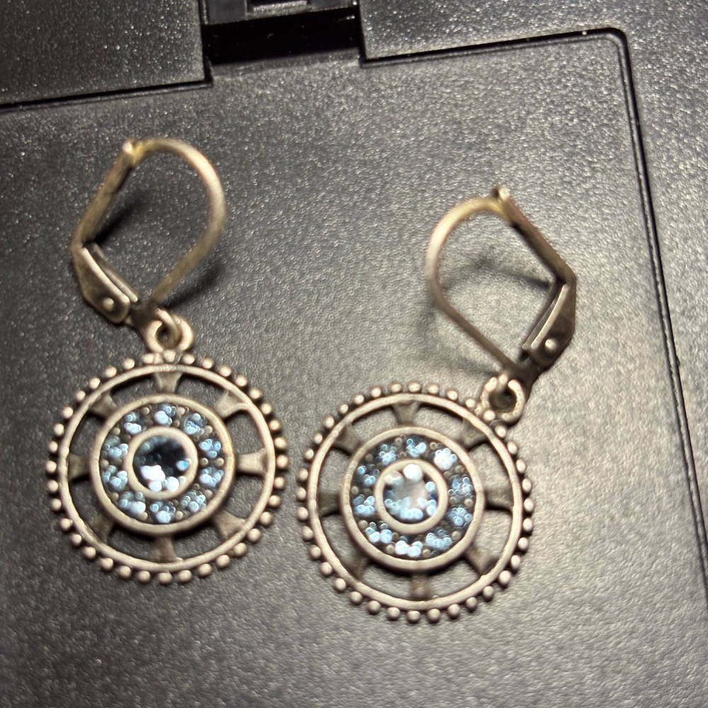 ✨ Vintage Blue Crystal Drop Earrings